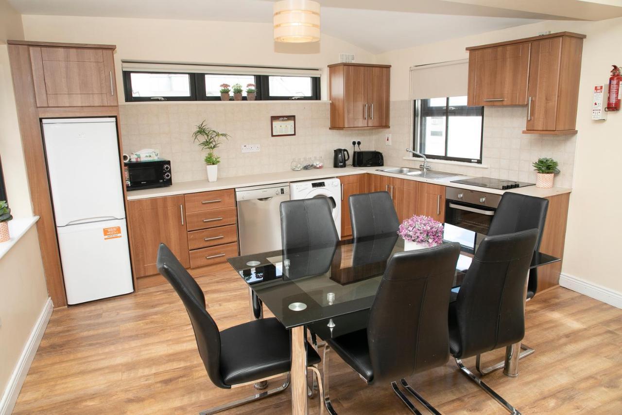 Arch House Apartments آثلون المظهر الخارجي الصورة