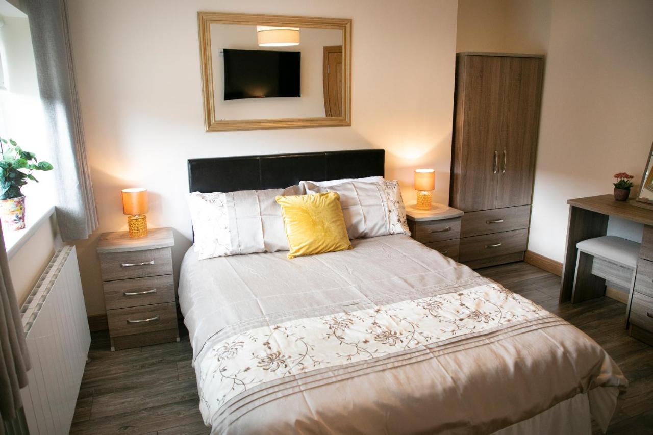 Arch House Apartments آثلون المظهر الخارجي الصورة