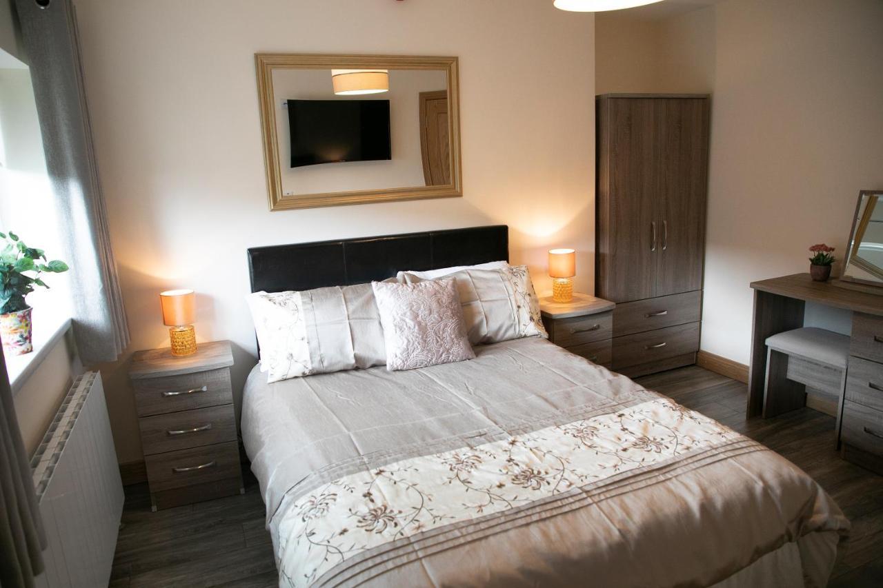 Arch House Apartments آثلون المظهر الخارجي الصورة