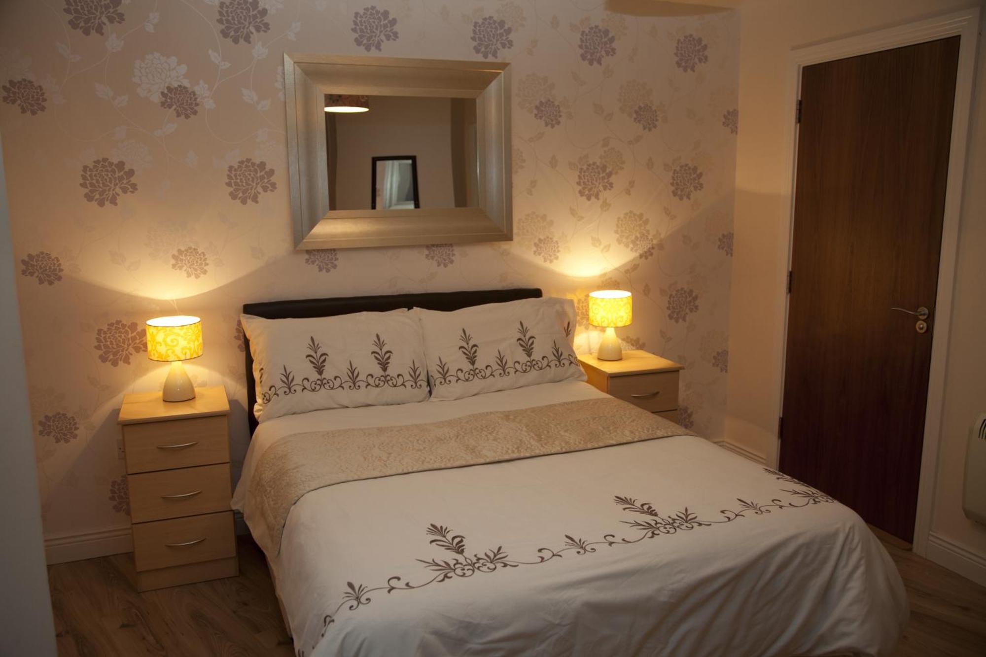 Arch House Apartments آثلون المظهر الخارجي الصورة