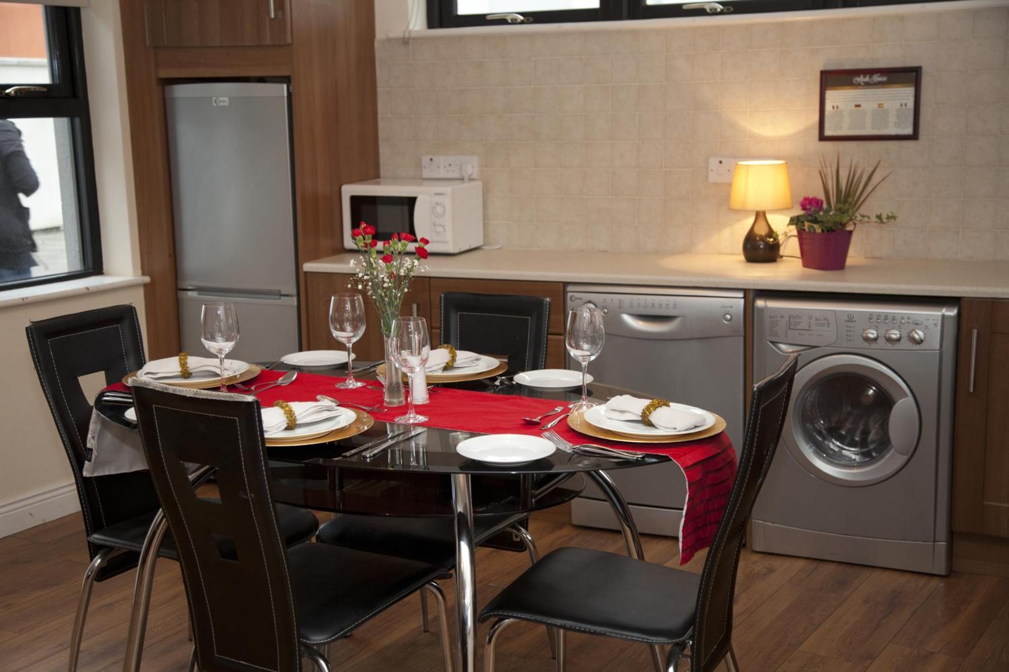 Arch House Apartments آثلون المظهر الخارجي الصورة