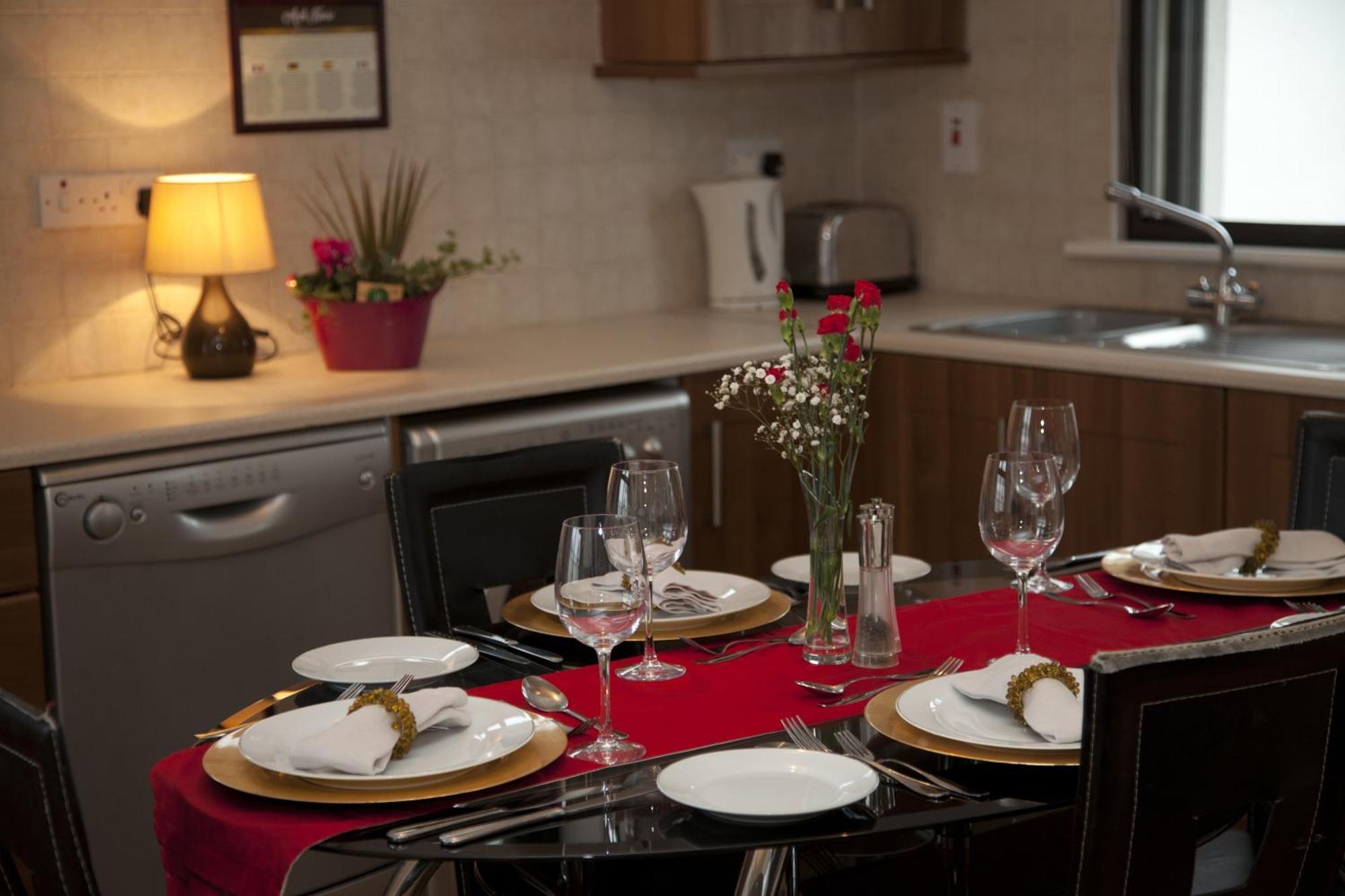 Arch House Apartments آثلون المظهر الخارجي الصورة