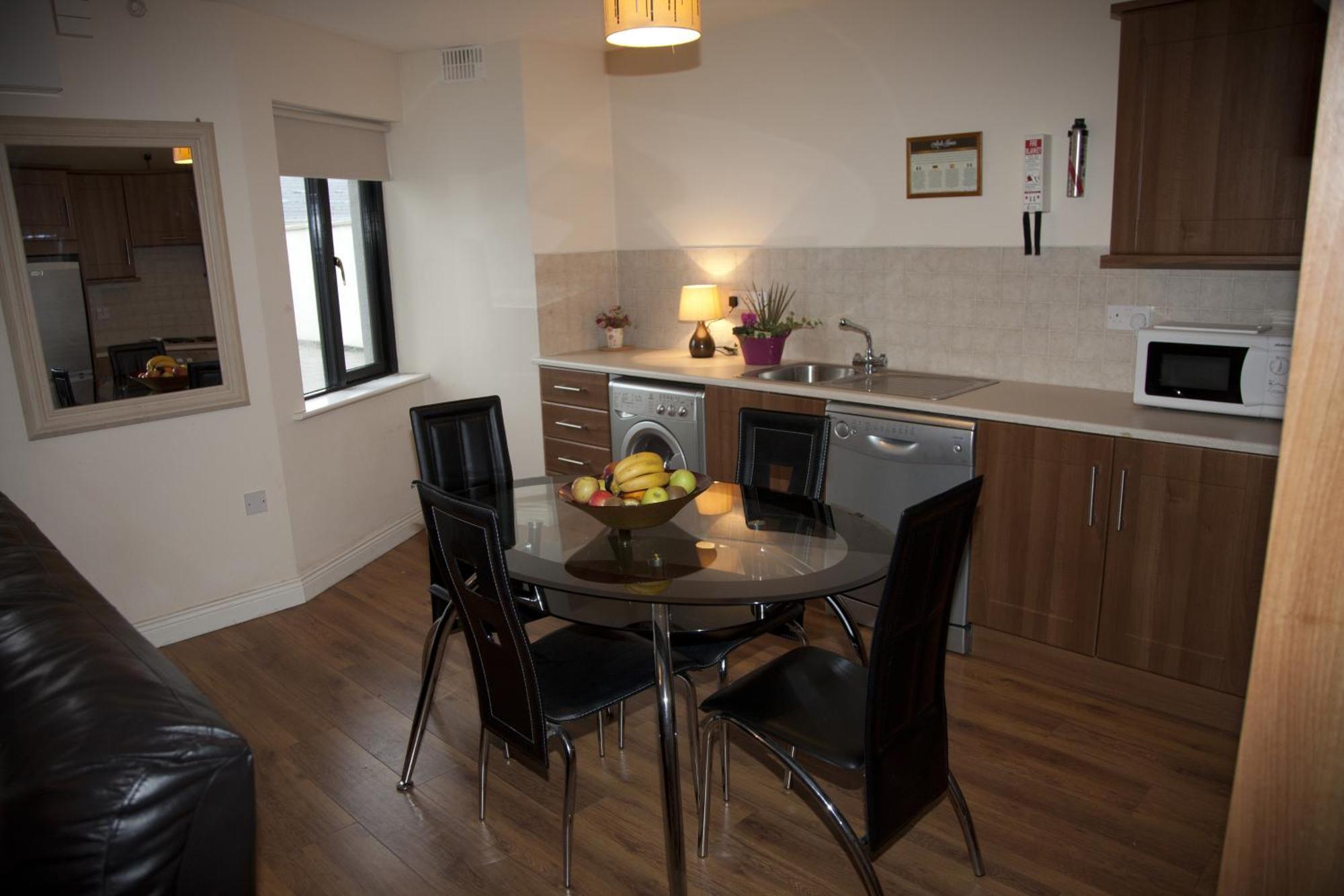 Arch House Apartments آثلون المظهر الخارجي الصورة