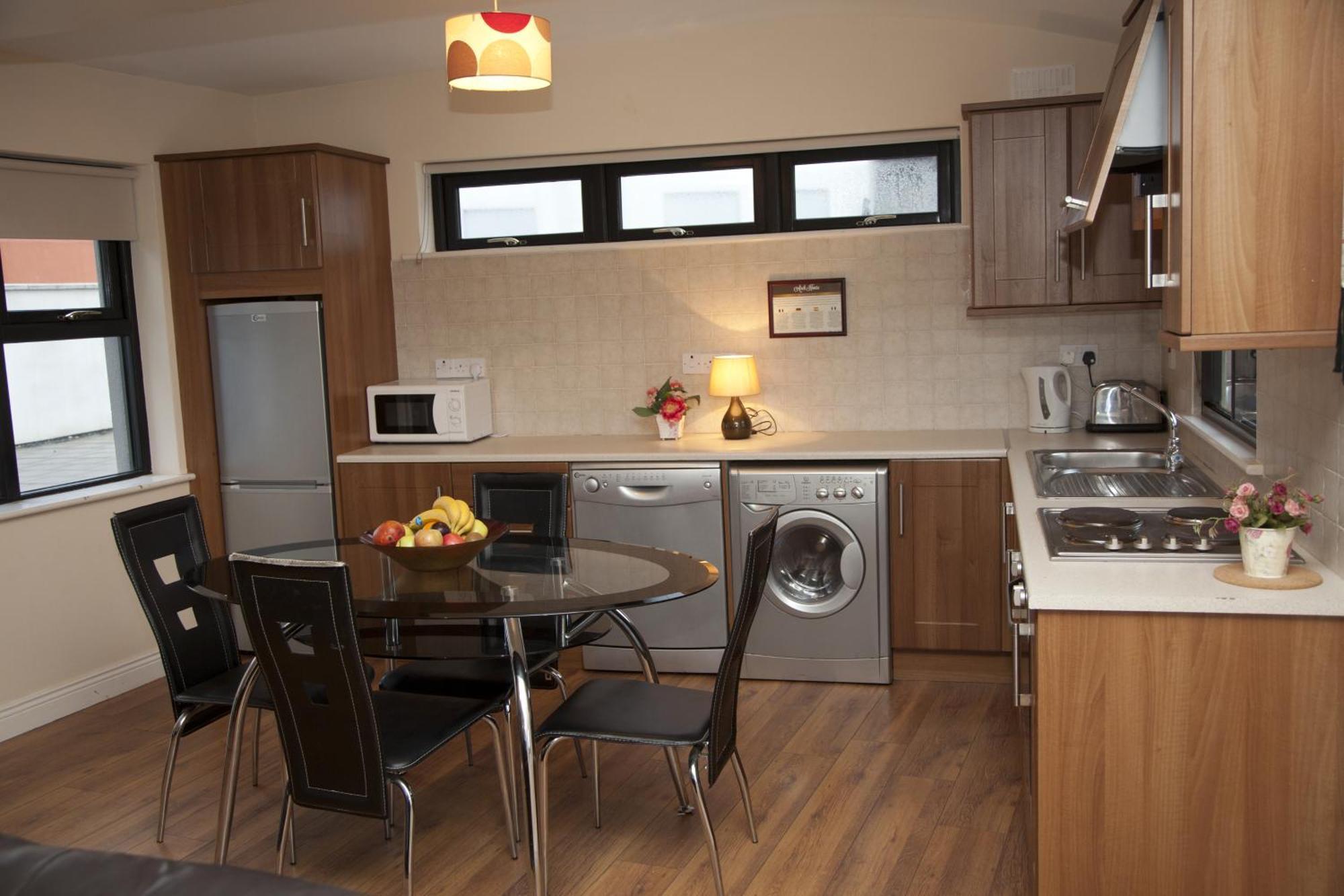 Arch House Apartments آثلون المظهر الخارجي الصورة